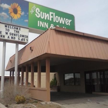 Sunflower Inn & Suites - Garden City Exterior photo