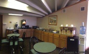 Sunflower Inn & Suites - Garden City Exterior photo