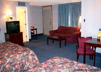 Sunflower Inn & Suites - Garden City Room photo