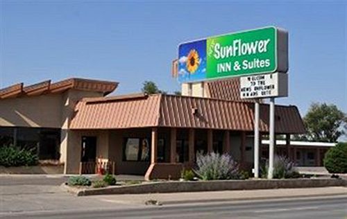 Sunflower Inn & Suites - Garden City Exterior photo